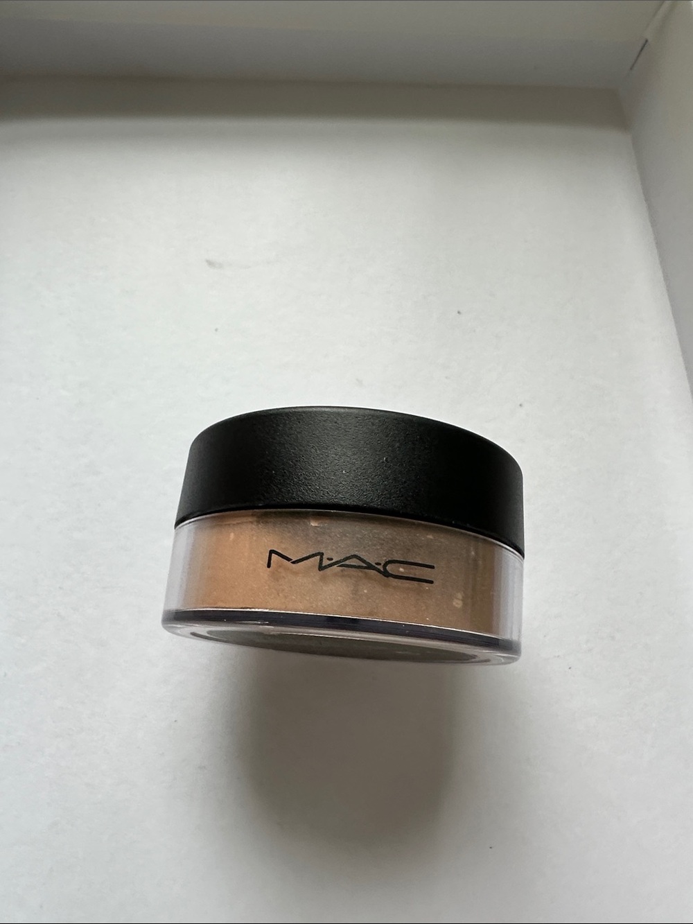 MAC Cosmetics select Sheer Loose Setting Powder NW25
